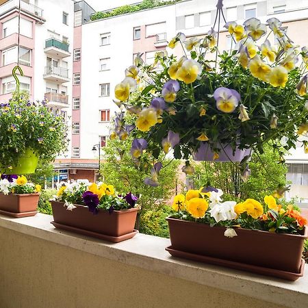 Lovely Corvin Apartment Budapeste Exterior foto