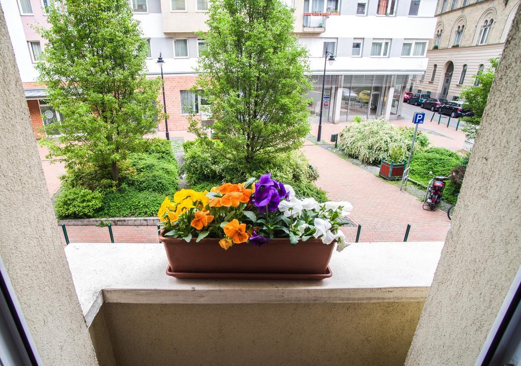 Lovely Corvin Apartment Budapeste Exterior foto