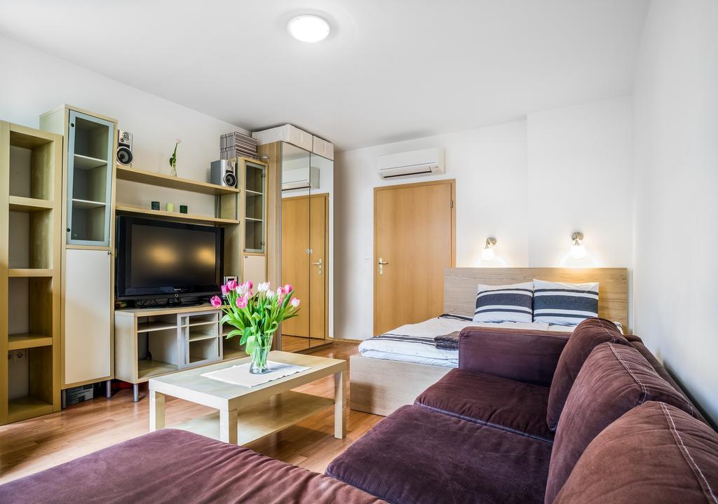 Lovely Corvin Apartment Budapeste Exterior foto