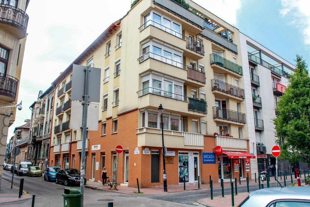 Lovely Corvin Apartment Budapeste Exterior foto