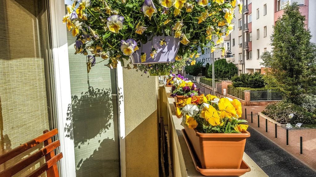 Lovely Corvin Apartment Budapeste Exterior foto
