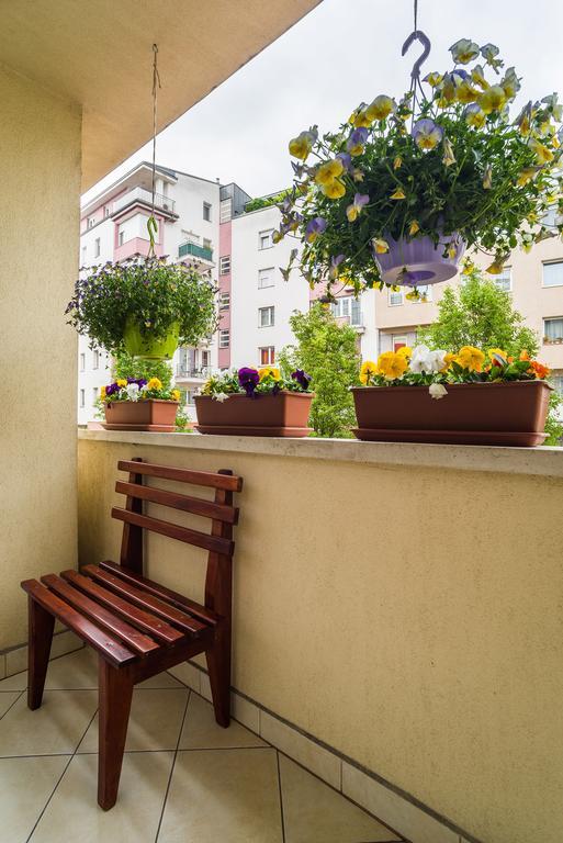 Lovely Corvin Apartment Budapeste Exterior foto
