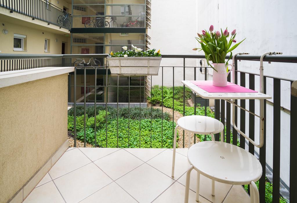 Lovely Corvin Apartment Budapeste Exterior foto